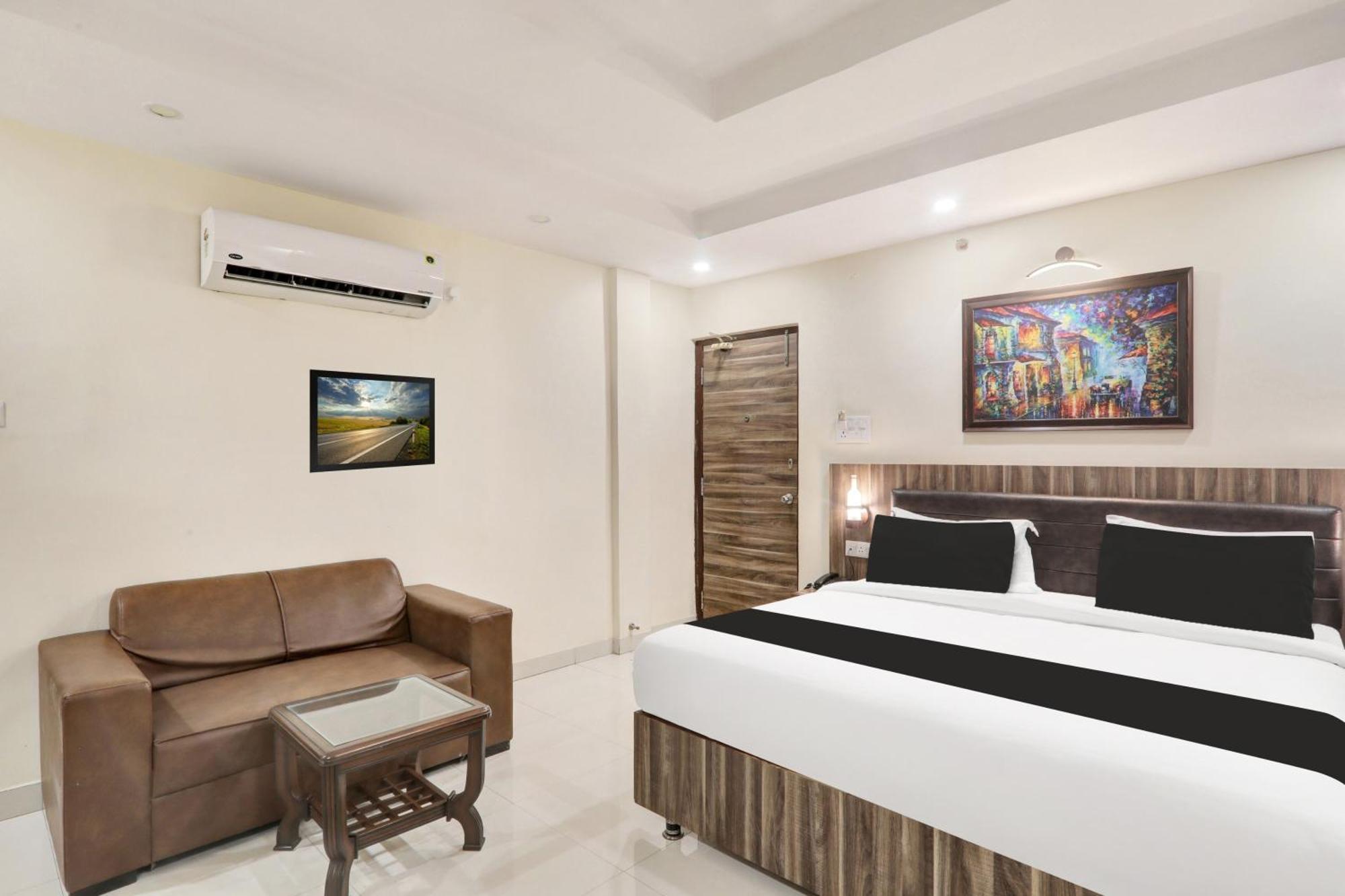 Super Townhouse Kankarbagh Formerly Kunwar Alcajars Patna  Exterior photo