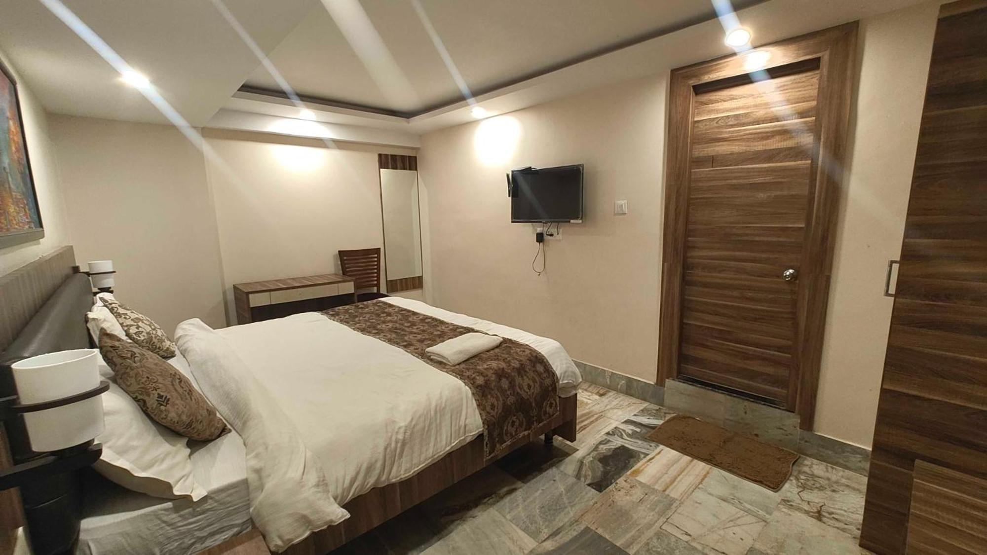 Super Townhouse Kankarbagh Formerly Kunwar Alcajars Patna  Exterior photo