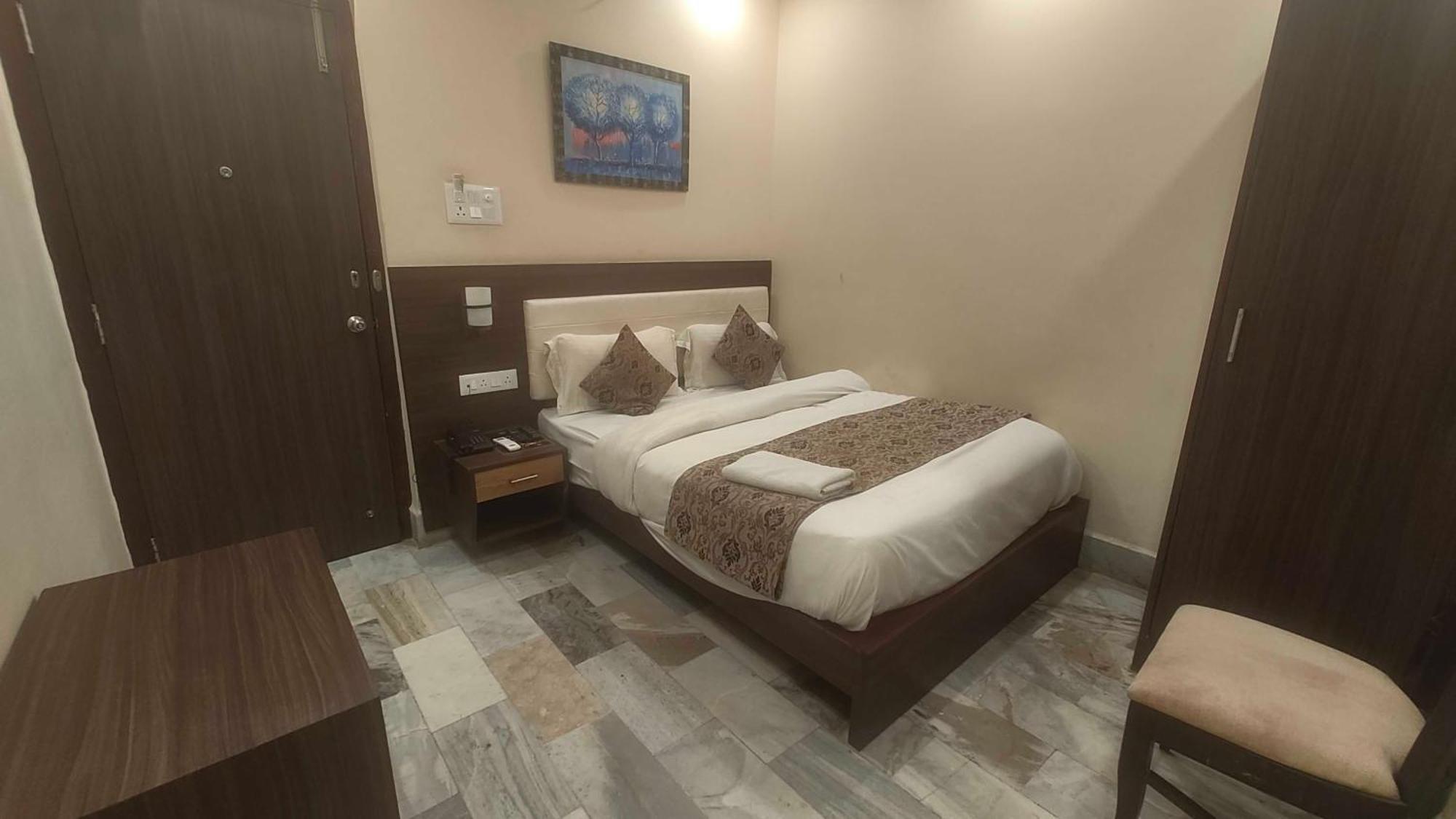 Super Townhouse Kankarbagh Formerly Kunwar Alcajars Patna  Exterior photo