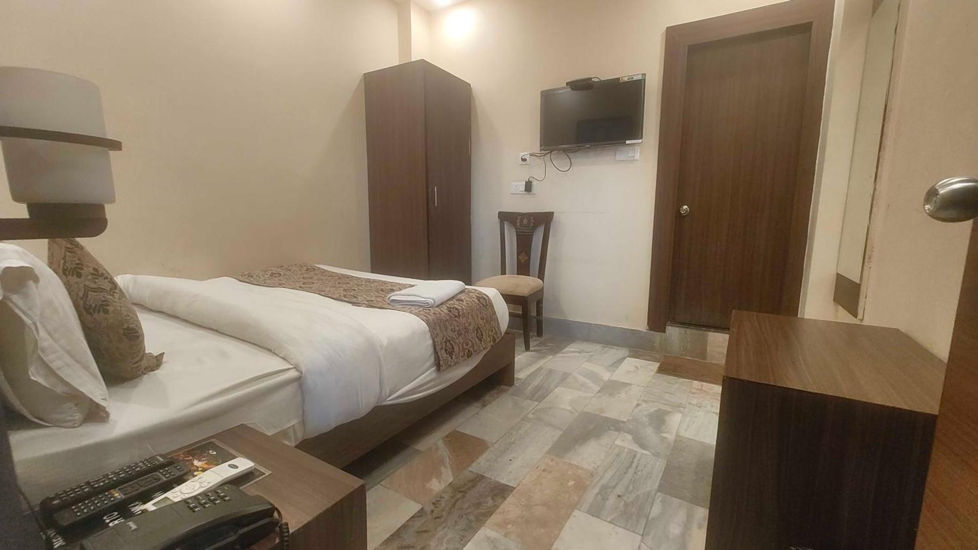 Super Townhouse Kankarbagh Formerly Kunwar Alcajars Patna  Exterior photo