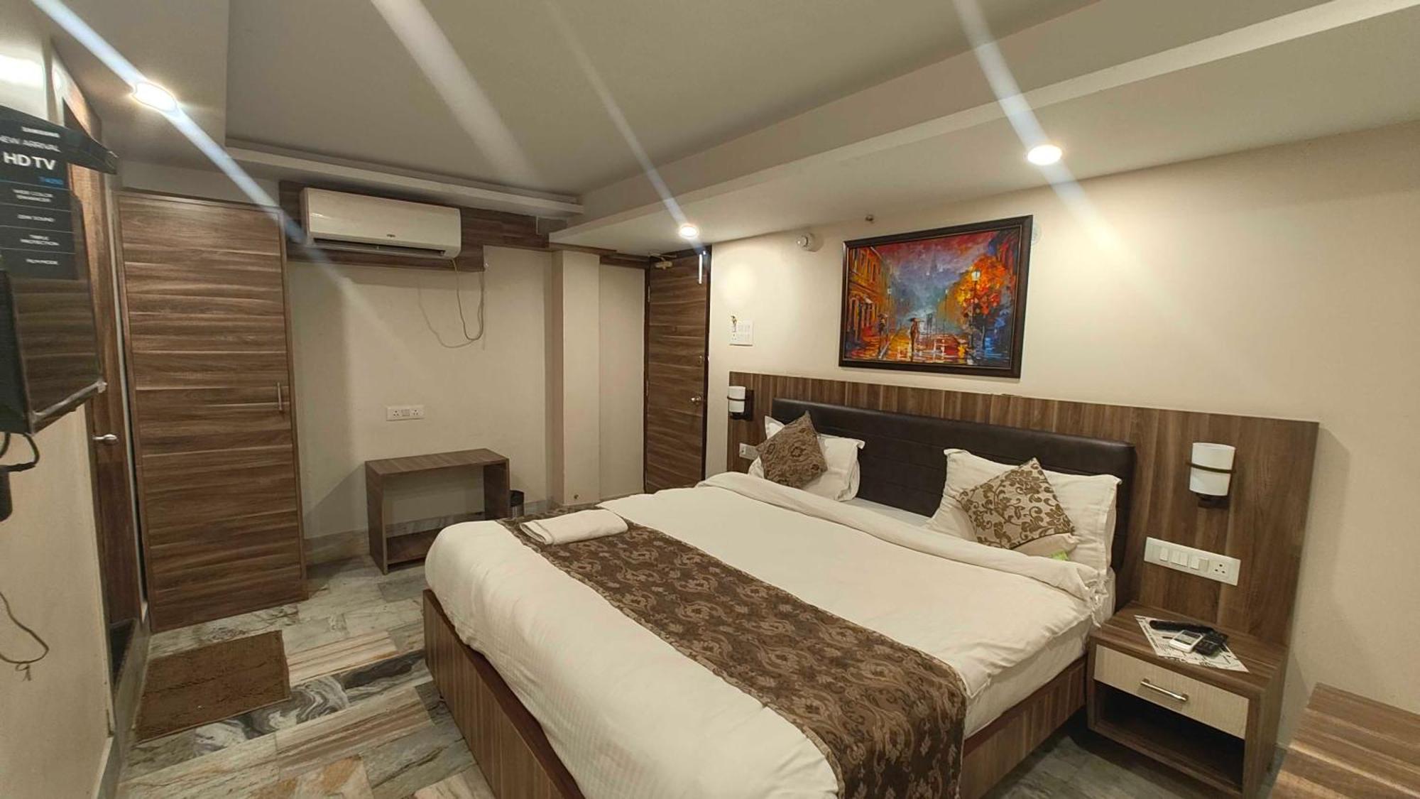 Super Townhouse Kankarbagh Formerly Kunwar Alcajars Patna  Exterior photo