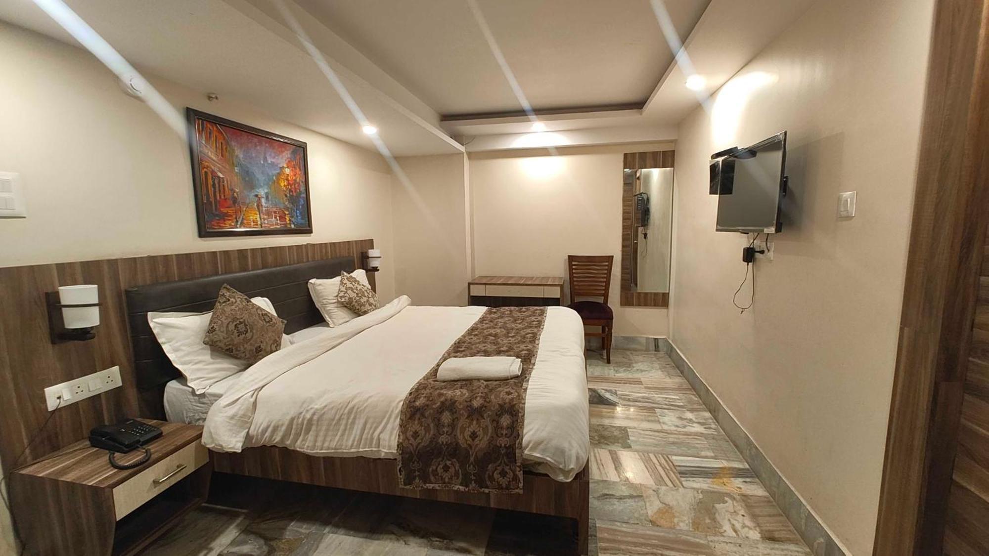 Super Townhouse Kankarbagh Formerly Kunwar Alcajars Patna  Exterior photo