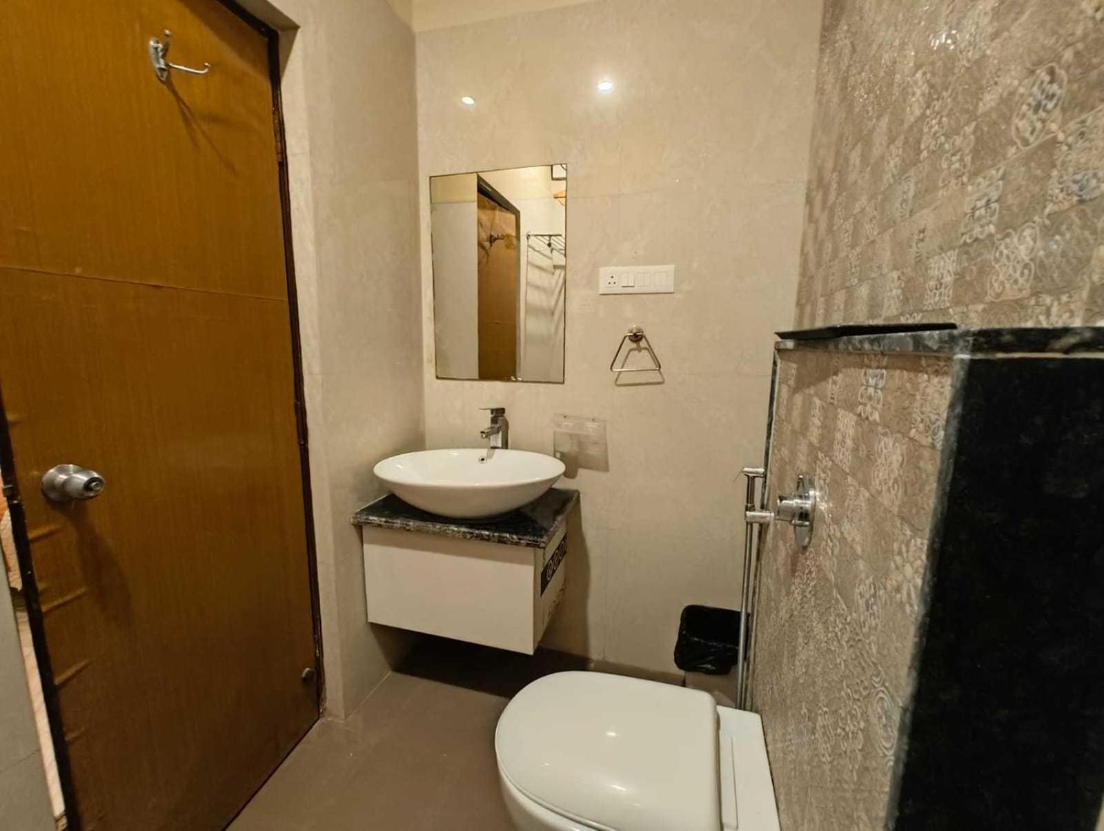 Super Townhouse Kankarbagh Formerly Kunwar Alcajars Patna  Exterior photo