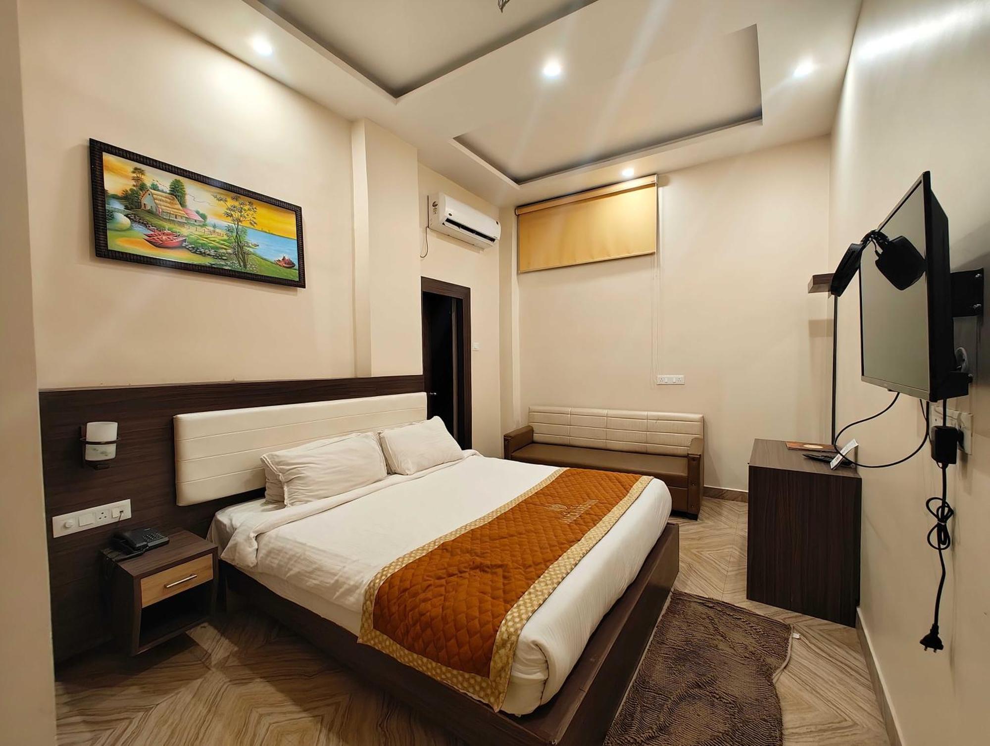 Super Townhouse Kankarbagh Formerly Kunwar Alcajars Patna  Exterior photo