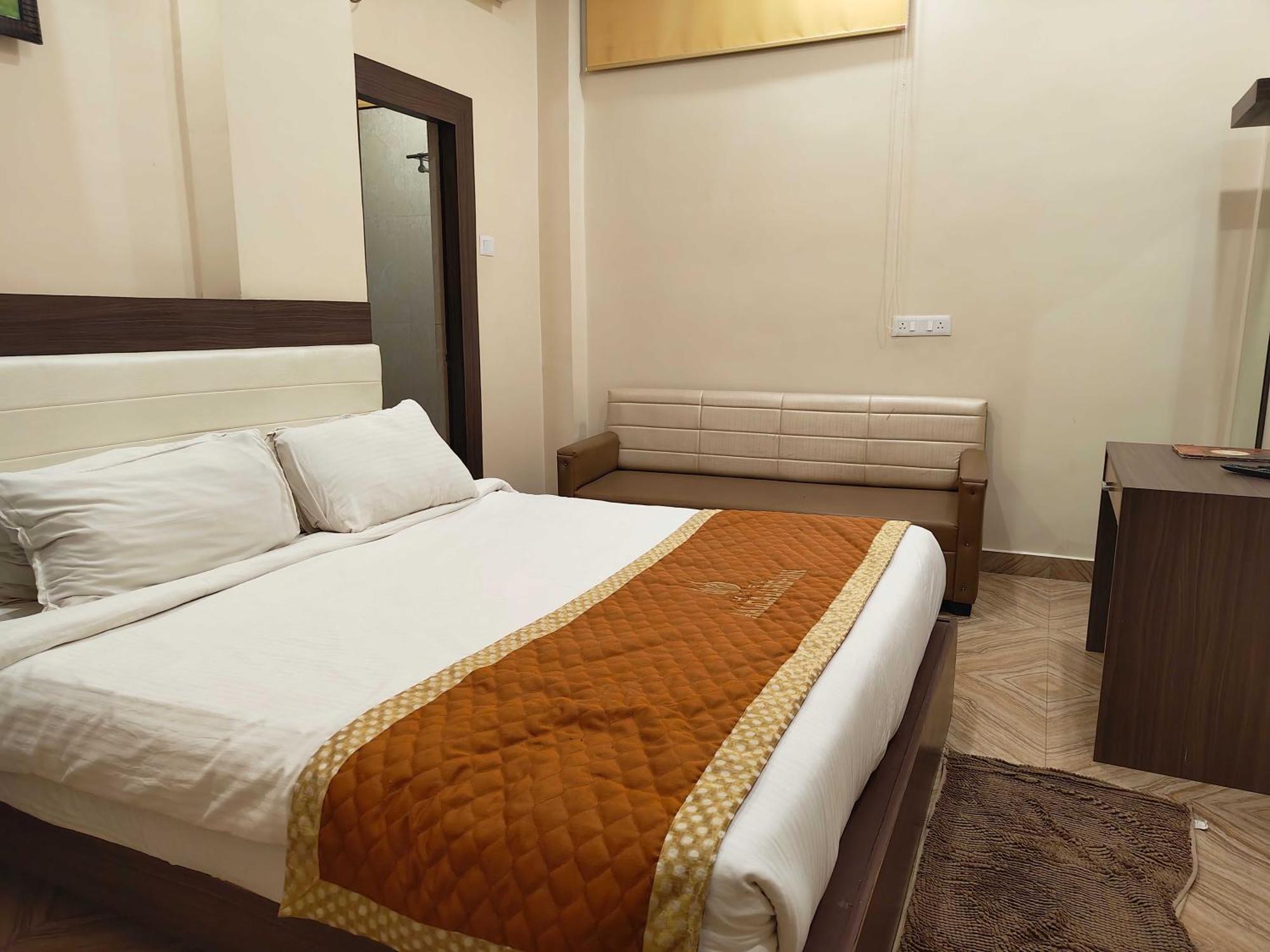 Super Townhouse Kankarbagh Formerly Kunwar Alcajars Patna  Exterior photo